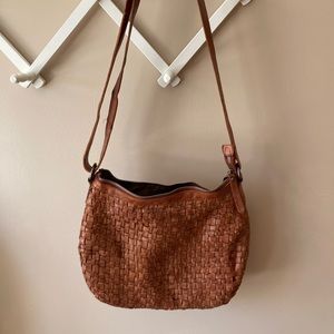 Vilenca Camel woven purse
